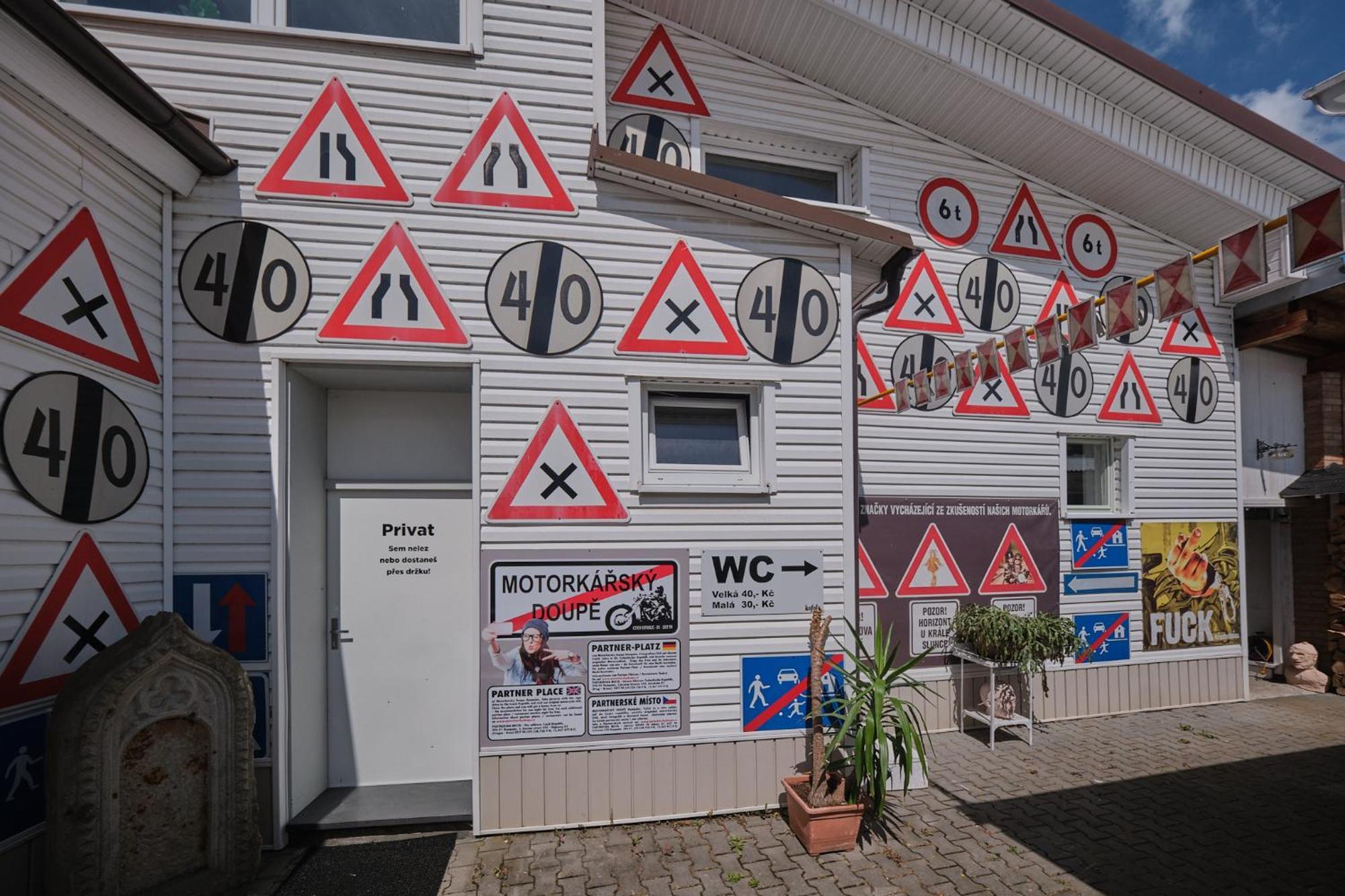 Hostel Doupe Humpolec Exteriör bild